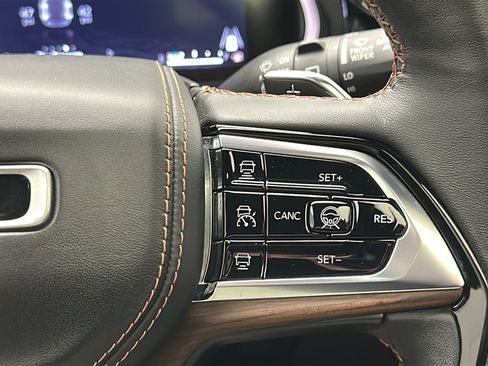 Used 2023 Jeep Grand Cherokee Summit AWD/4WD image 20