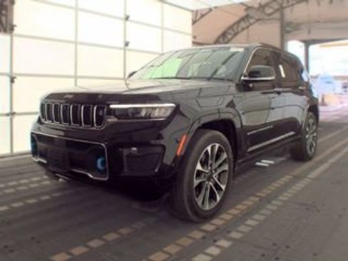 Used 2022 Jeep Grand Cherokee Overland w/ Advanced Protech Group III AWD/4WD image 3