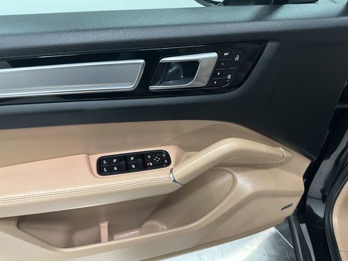 Used 2023 Porsche Cayenne image 11