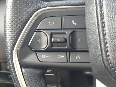 Used 2025 Toyota Tundra Limited AWD/4WD image 24