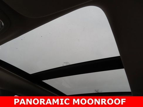 Used 2017 Jeep Grand Cherokee Overland w/ Jeep Active Safety Group image 4