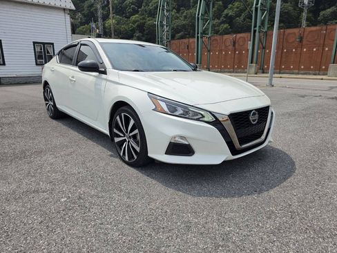 Used 2021 Nissan Altima 2.5 SR w/ SR Premium Package AWD/4WD image 2