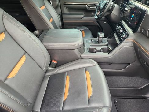 Used 2025 GMC Sierra 1500 AT4 w/ AT4 Premium Package AWD/4WD image 17