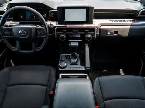 Used 2025 Toyota Tacoma SR5 AWD/4WD image 29