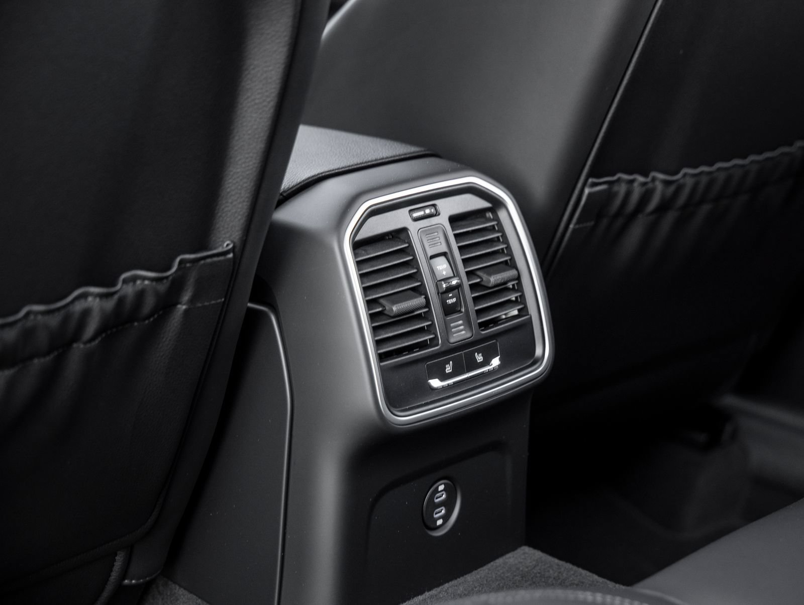 Certified 2026 Porsche Macan AWD/4WD image 38