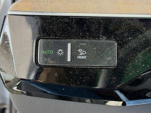 Used 2022 Audi e-tron Premium Plus AWD/4WD image 11
