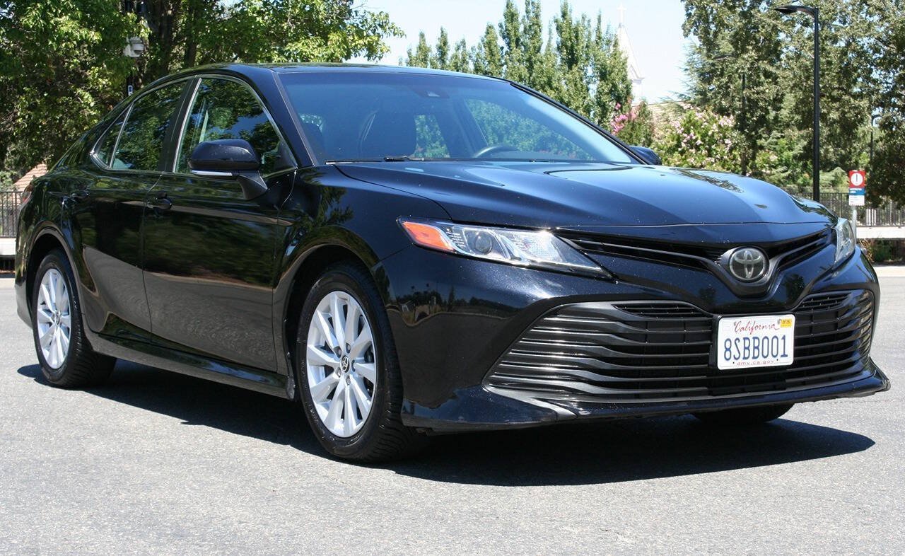 Used 2020 Toyota Camry LE w/ Convenience Package FWD image 1