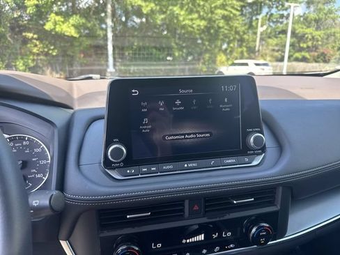 Used 2023 Nissan Rogue SV FWD image 19
