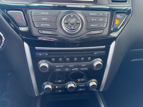 Used 2016 Nissan Pathfinder SV FWD image 18