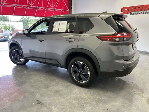 Used 2025 Nissan Rogue SV FWD image 6