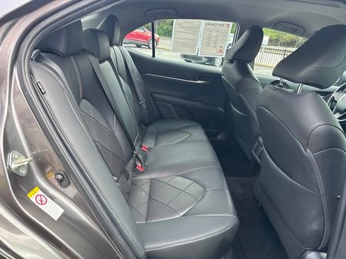 Used 2019 Toyota Camry XLE w/ Navigation Package FWD image 32
