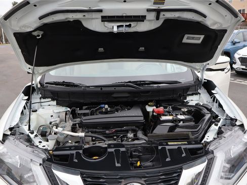 Used 2020 Nissan Rogue SV w/ Premium Package image 10