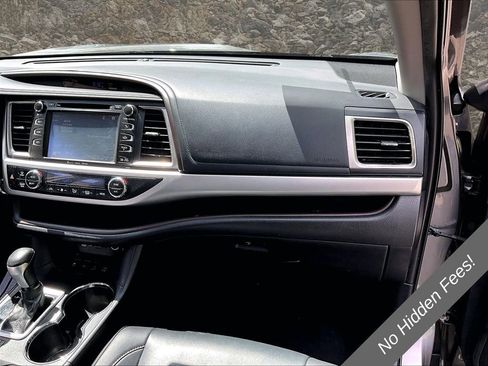 Used 2019 Toyota Highlander XLE AWD/4WD image 15