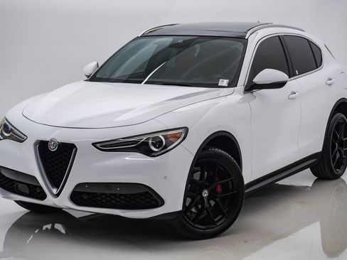 Used 2018 Alfa Romeo Stelvio Ti AWD/4WD image 3