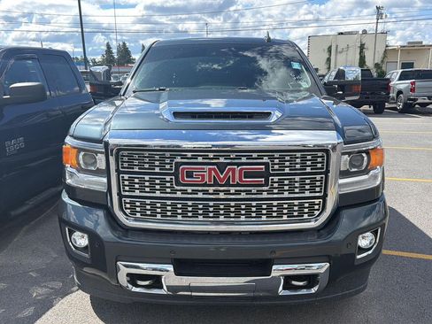 Used 2019 GMC Sierra 2500 Denali w/ Duramax Plus Package AWD/4WD image 2