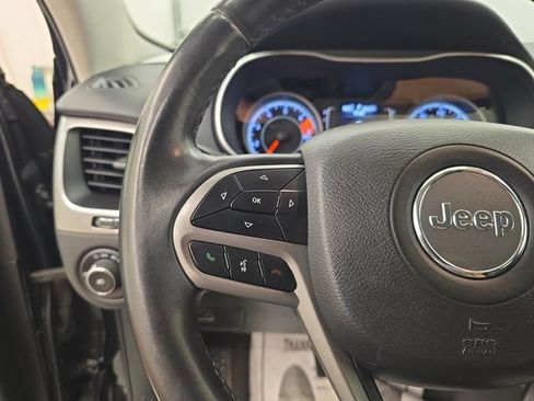 Used 2019 Jeep Cherokee Latitude Plus FWD image 30
