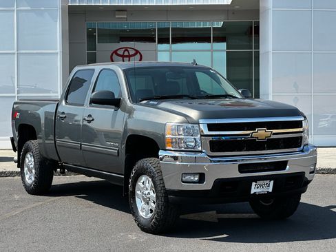 Used 2011 Chevrolet Silverado 2500 LTZ w/ LTZ Plus Package AWD/4WD image 1