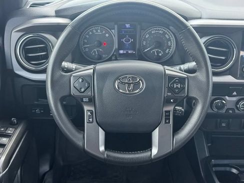 Used 2019 Toyota Tacoma TRD Sport AWD/4WD image 10