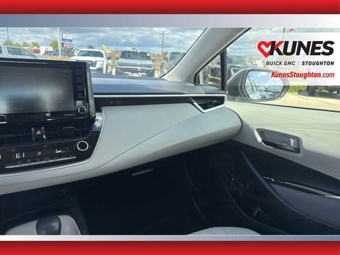 Used 2022 Toyota Corolla LE FWD image 39