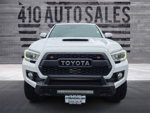 Used 2018 Toyota Tacoma TRD Sport AWD/4WD image 5