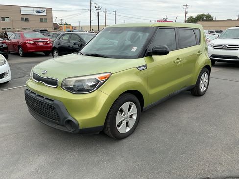 Used 2015 Kia Soul FWD image 2