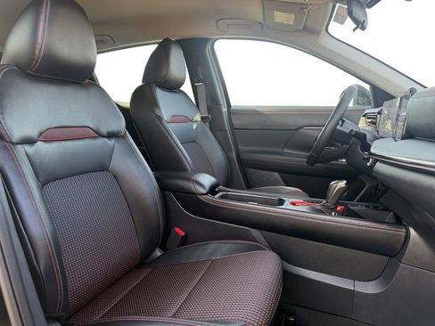 Certified 2025 Nissan Kicks SR image 15