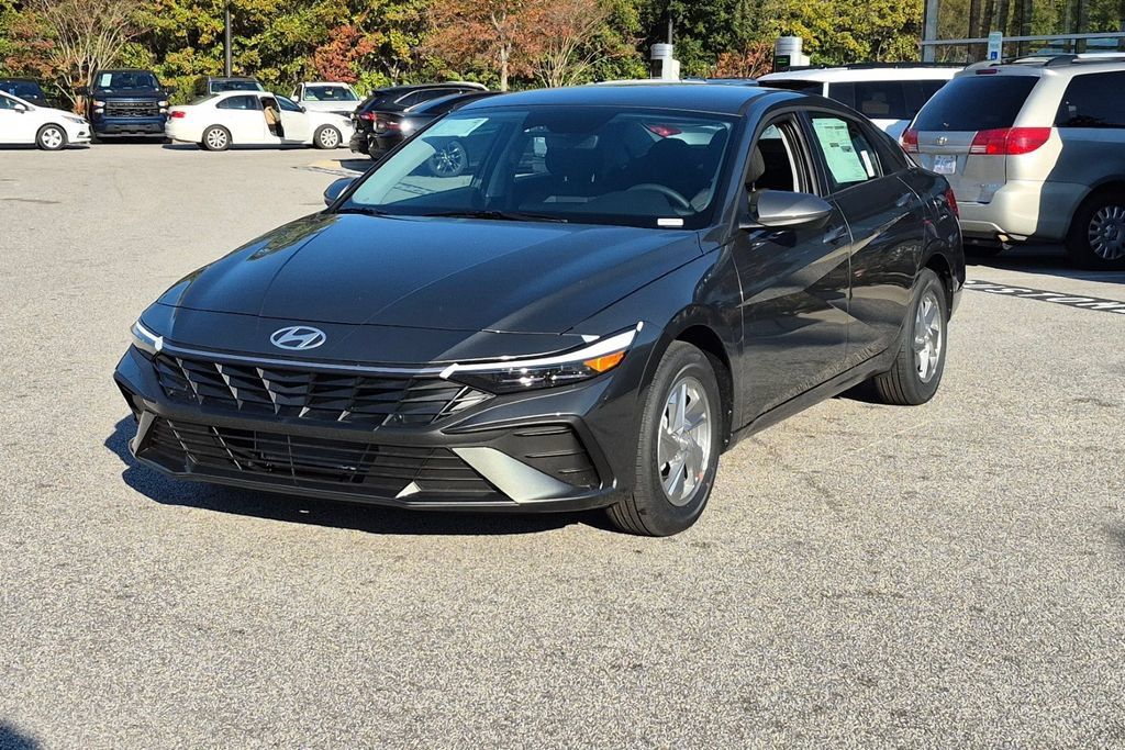 New 2026 Hyundai Elantra SE FWD image 1