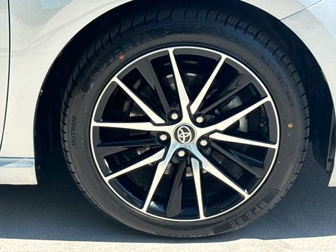 Used 2023 Toyota Camry SE image 11