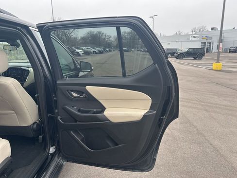 Used 2023 Chevrolet Traverse LT image 18