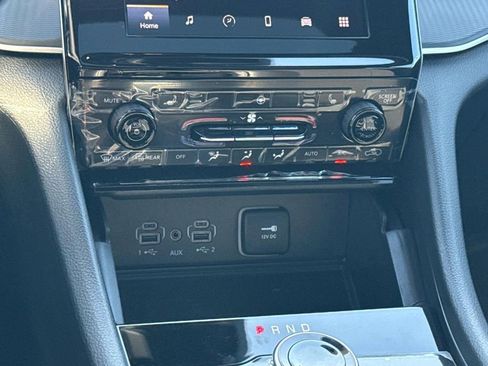 New 2025 Jeep Grand Cherokee Altitude image 17