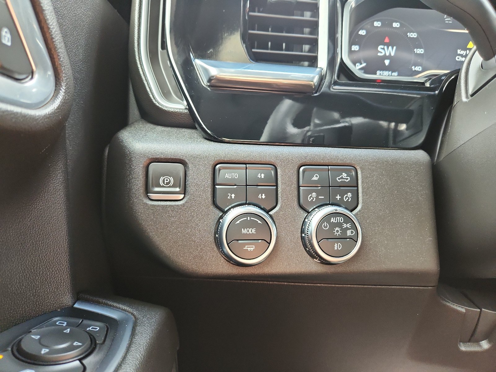 Used 2024 GMC Sierra 1500 Elevation w/ Elevation Premium Package AWD/4WD image 17