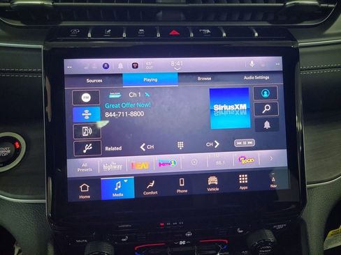 New 2025 Jeep Grand Cherokee Limited AWD/4WD image 23