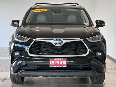 Used 2021 Toyota Highlander XLE AWD/4WD image 9