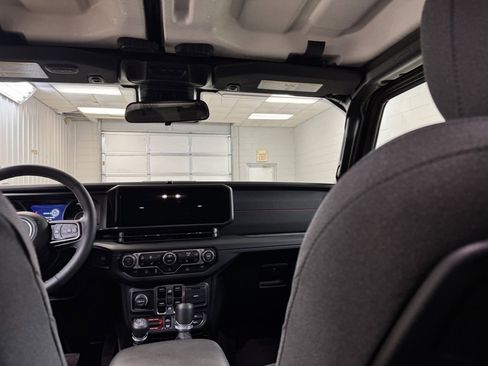Used 2025 Jeep Wrangler Unlimited Rubicon image 21