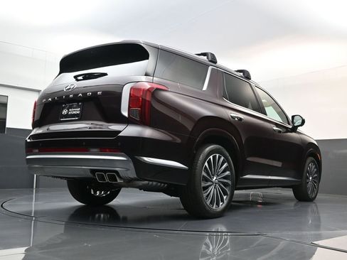 Used 2024 Hyundai Palisade Calligraphy image 17