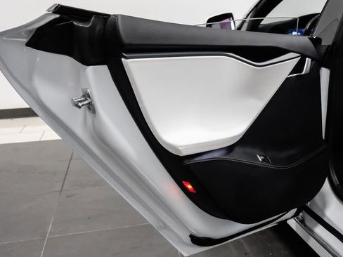 Used 2019 Tesla Model S Performance image 41