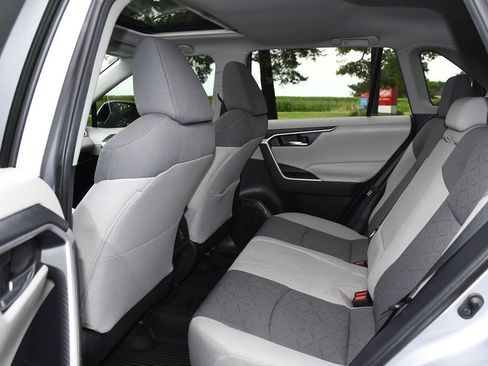 Used 2021 Toyota RAV4 XLE w/ Convenience Package AWD/4WD image 16
