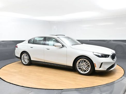 Used 2025 BMW 530i RWD image 9
