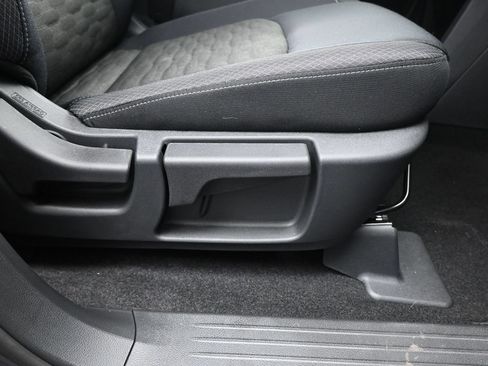 Certified 2025 Nissan Pathfinder SV FWD image 16