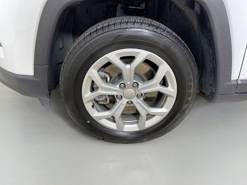 Used 2024 Jeep Compass Latitude AWD/4WD image 27