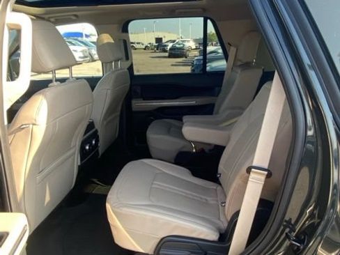 Used 2023 Ford Expedition Limited AWD/4WD image 6