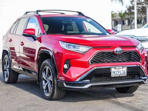 Used 2021 Toyota RAV4 SE w/ Weather & Moonroof Package image 3