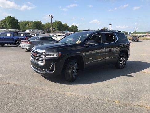Used 2023 GMC Acadia SLT FWD image 2
