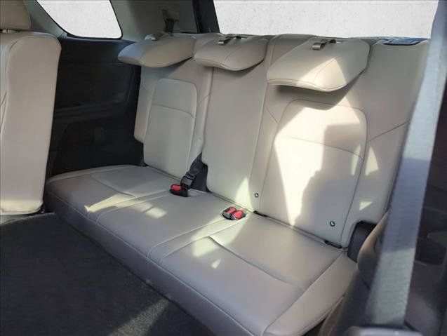 Used 2023 Nissan Pathfinder SL AWD/4WD image 8