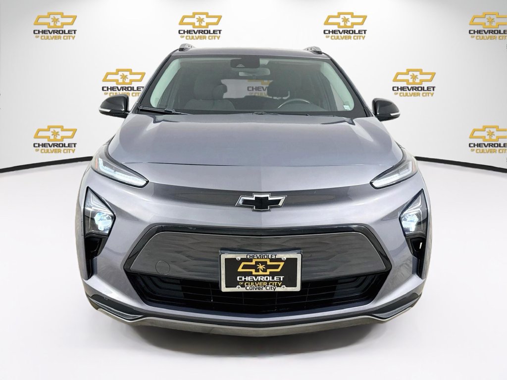 Used 2022 Chevrolet Bolt EUV LT w/ Comfort Package FWD image 2