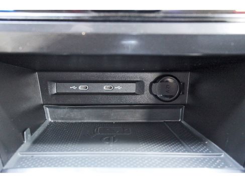 Used 2023 Volkswagen Tiguan SE image 28