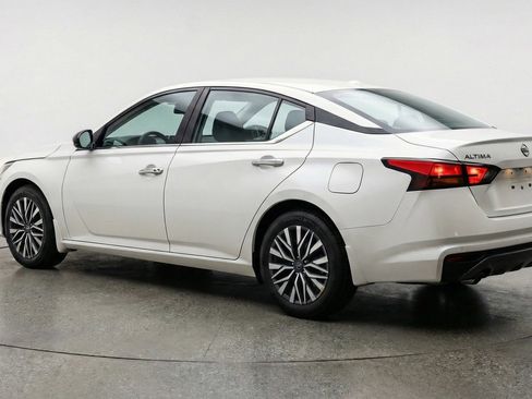 Used 2025 Nissan Altima 2.5 SV image 6