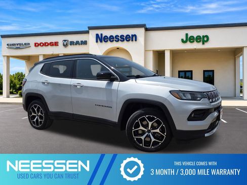Used 2025 Jeep Compass Limited AWD/4WD image 1