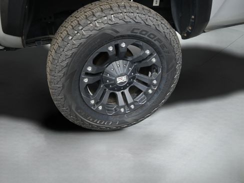 Used 2019 Toyota Tacoma TRD Off-Road image 38