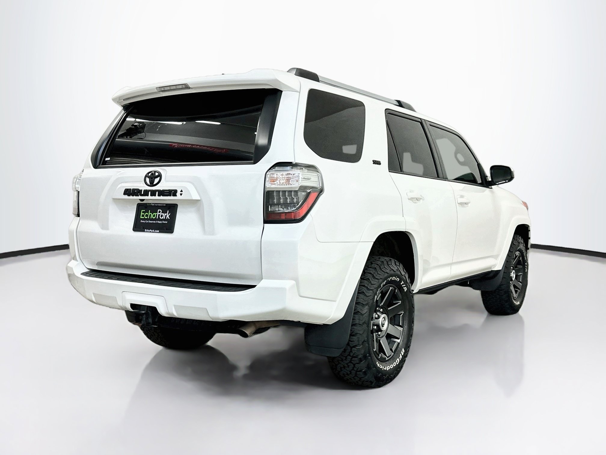 Used 2023 Toyota 4Runner SR5 AWD/4WD image 9